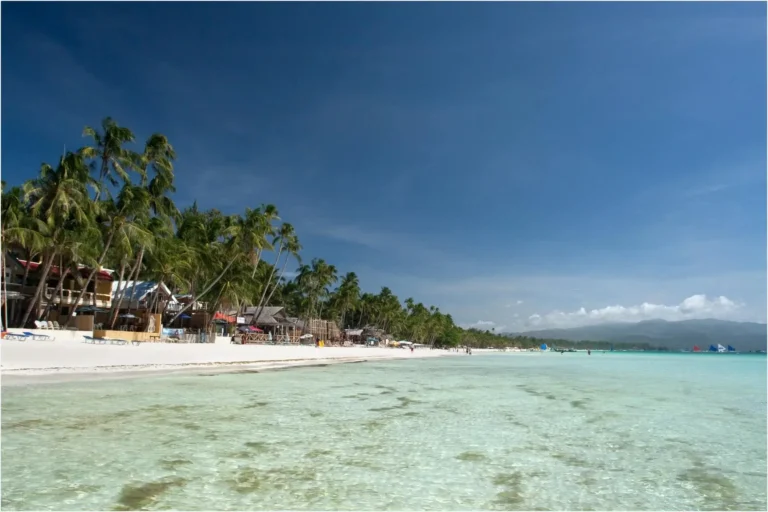 Boracay_White_Beach_-_panoramio_-_Tuderna (1)